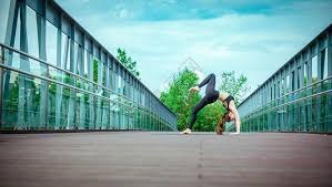 浓眉砍29分8篮板，昨日对阵雷霆仅得2分，独行侠轻取火箭